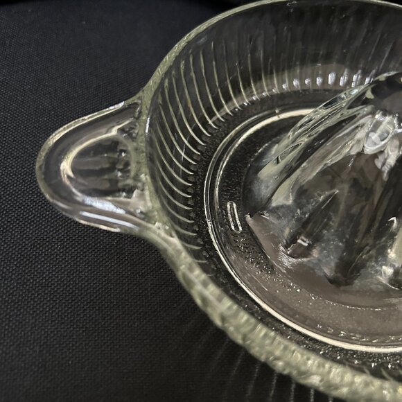 Vintage Ribbed Clear Glass Fruit Juicer with Handle and Pouring Spout - Picture 6 of 11